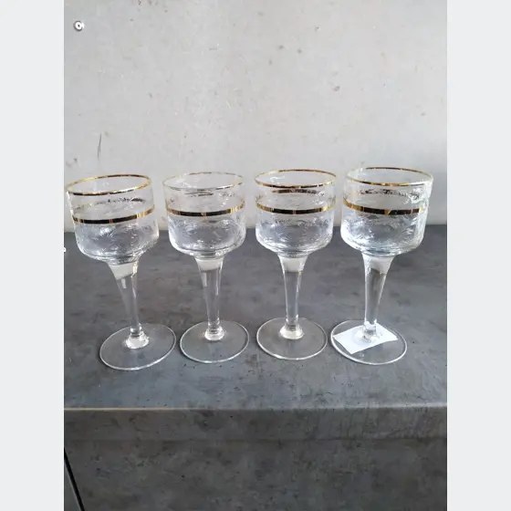 Sklenené poháre (4ks, zlatý pásik)