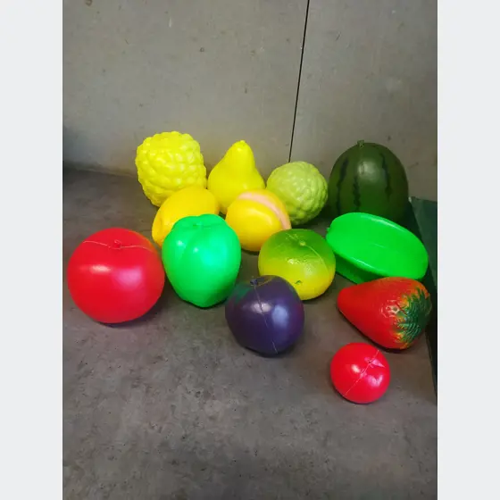 Veľké plastové ovocie