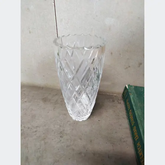 Váza (brúsené sklo, 15cm výška)