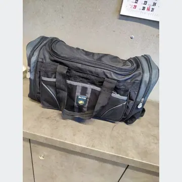 Stredne veľká cestovná taška (cez rameno)