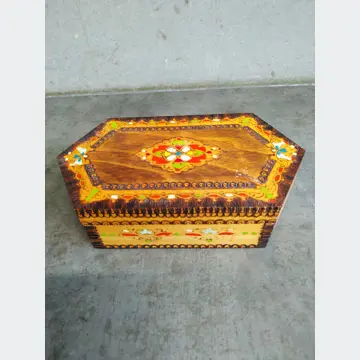 Drevená vyrezávaná krabička (12x22cm)