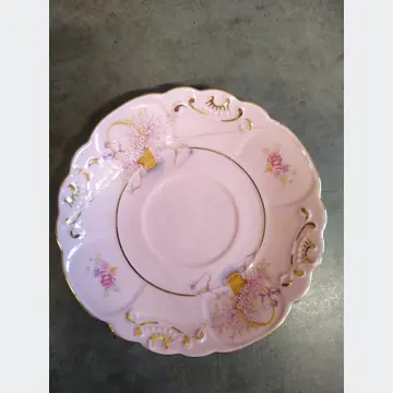 Šálka s podšálkou (ružový porcelán, šálka v bezchybnom stave, podšálka je lepená - viď. foto)