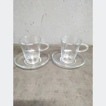Sklenené poháre (s podšálkami, pre dve osoby)