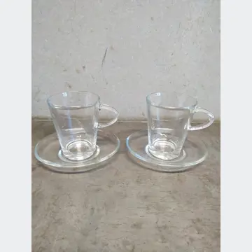 Sklenené poháre (s podšálkami, pre dve osoby)