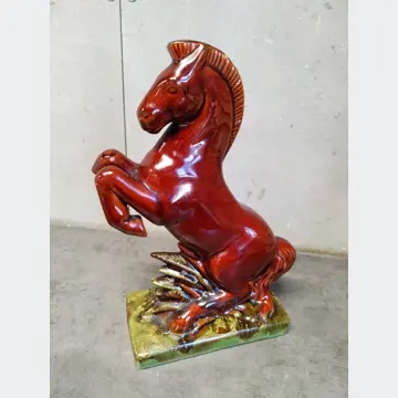 Dekorácia (keramika, kôň, má odlomenú ľavú nohu, viď. foto)