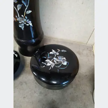 Drevená váza, popolník, krabička (s vkladanou perleťou)