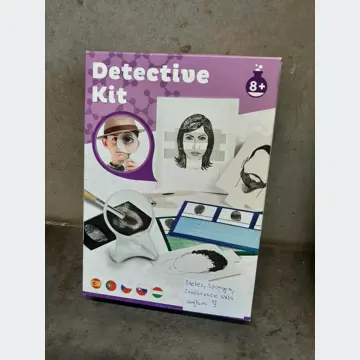 Spoločenská hra Detective Kit (od 8-rokov, pre malého detektíva, chýba štetec, zväčšovacie sklíčko, špongia, inak je komplet)