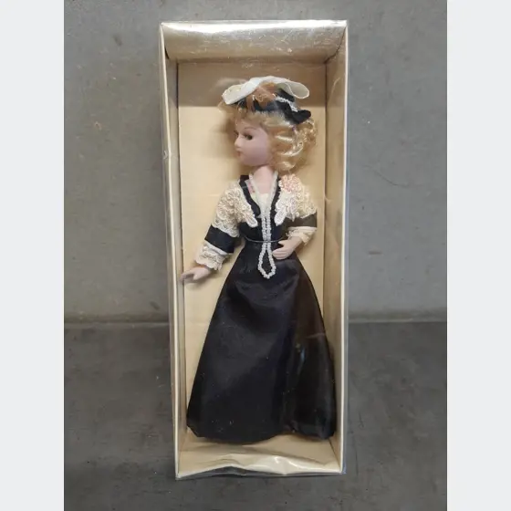 Porcelánová bábika č.8   20cm