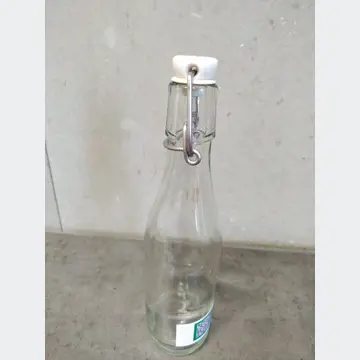 Sklenená fľaška s uzáverom (0.5L)