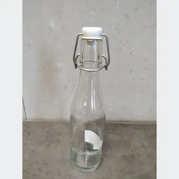 Sklenená fľaška s uzáverom (0.5L)