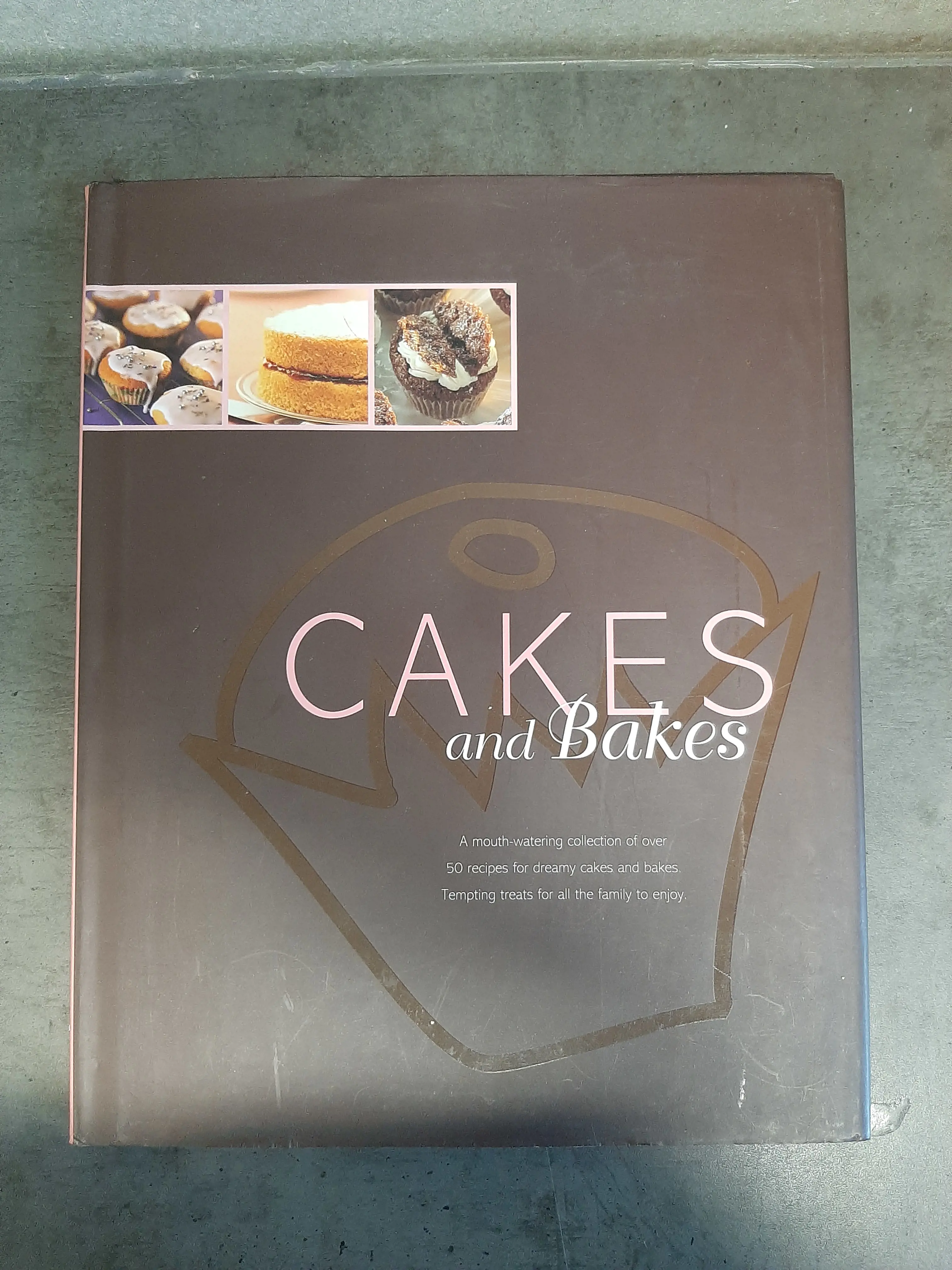 Kniha Cakes and Bakes