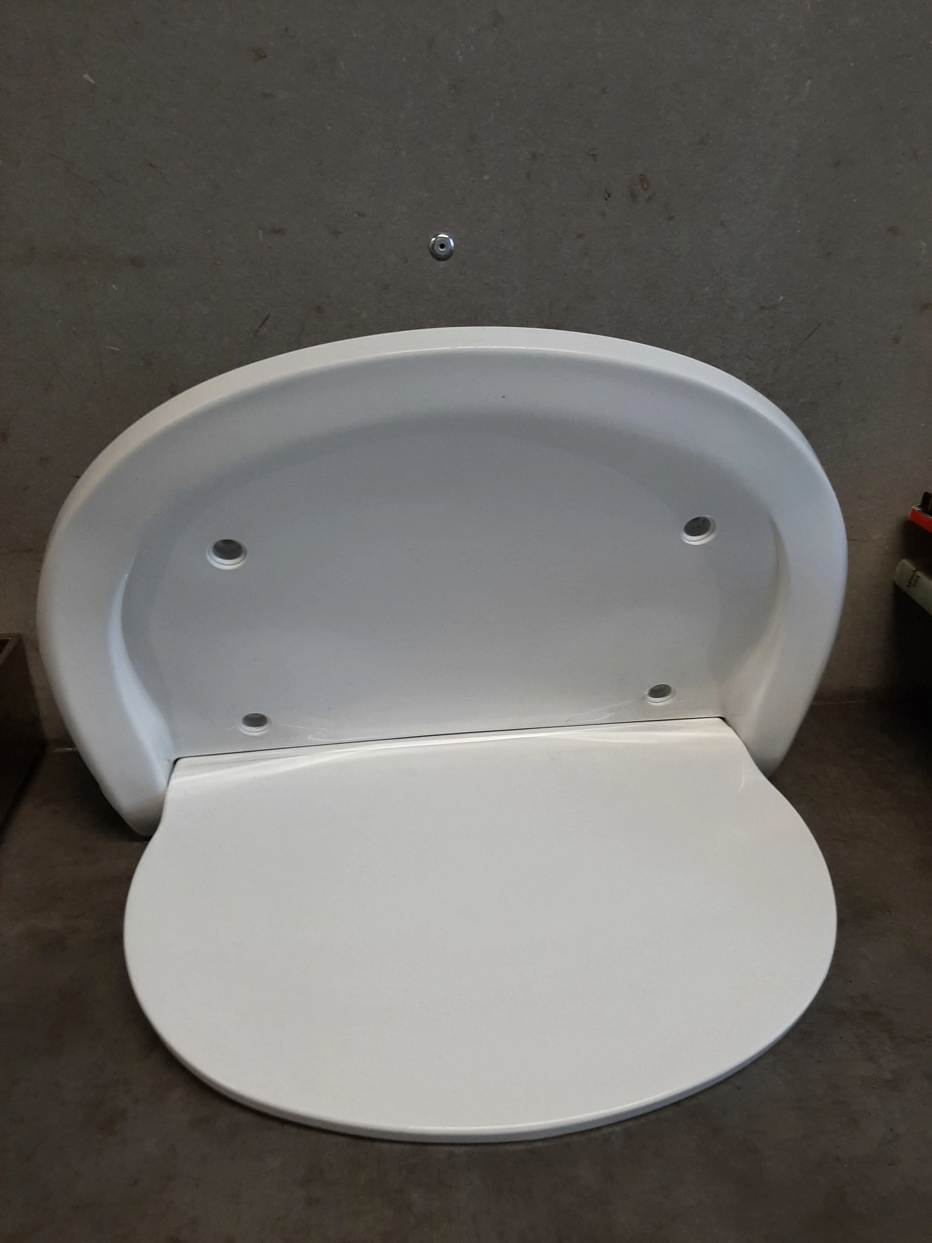 Sedátko do sprchy biele, plastové, nové, nepoužité