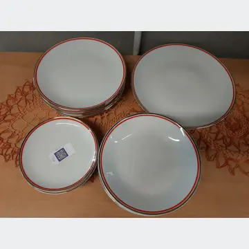 Sada tanierov (Bohemia Czechoslovakia, 1x servírovací tanier, 6x veľký plytký, 6x hlboký, 6x dezertný)