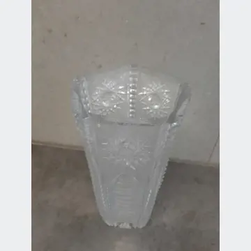 Sklenená krištáľová brúsená váza (26cm výška)