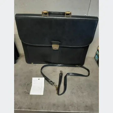 Business taška/kufrík (čierna, 33x42, s remienkom, kľúčikom, kožená)