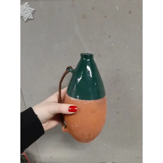 Keramická váza s uškom