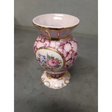 Vázička z ružového porcelánu