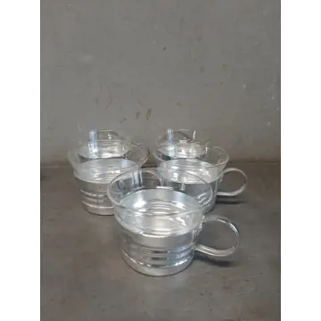 5 sklenených šálok s kovom dookola