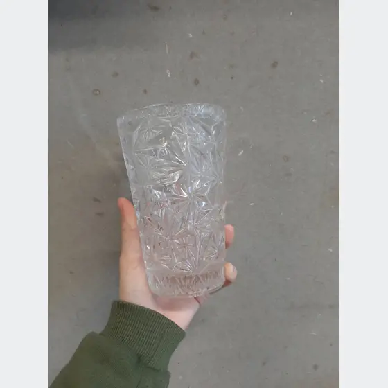 Váza malá, liate sklo