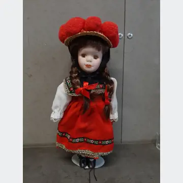 Ruská porcelánová bábika 