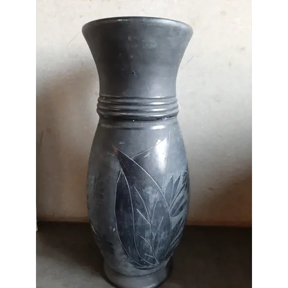 Čierna keramická váza