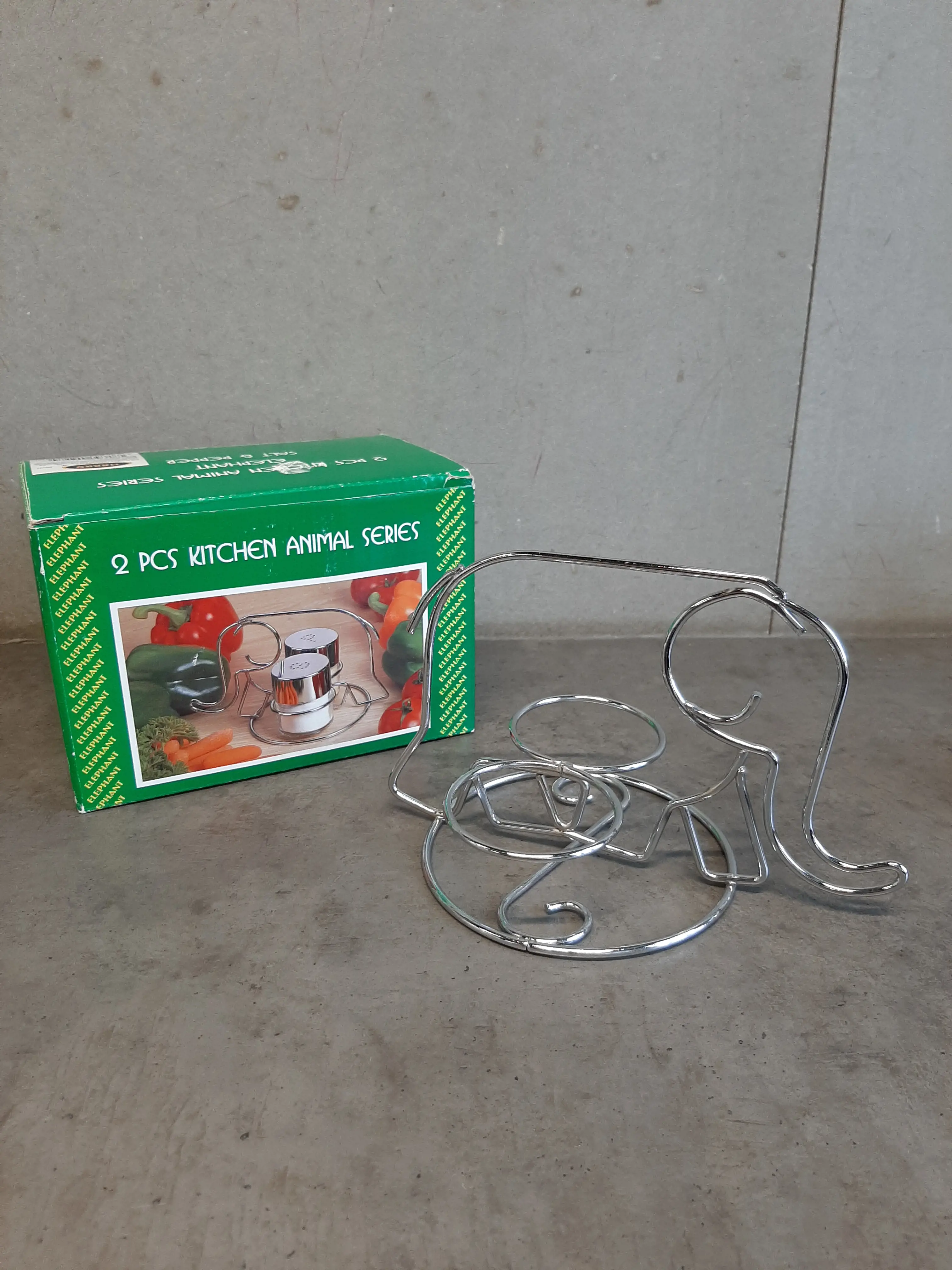 Držiak na solničku a koreničku