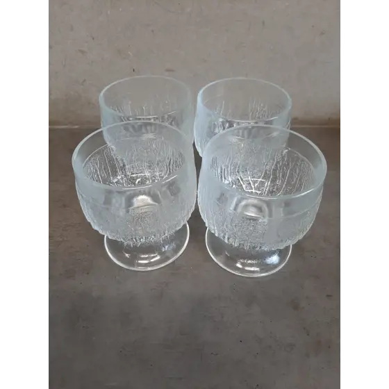 Sklenené poháre na puding