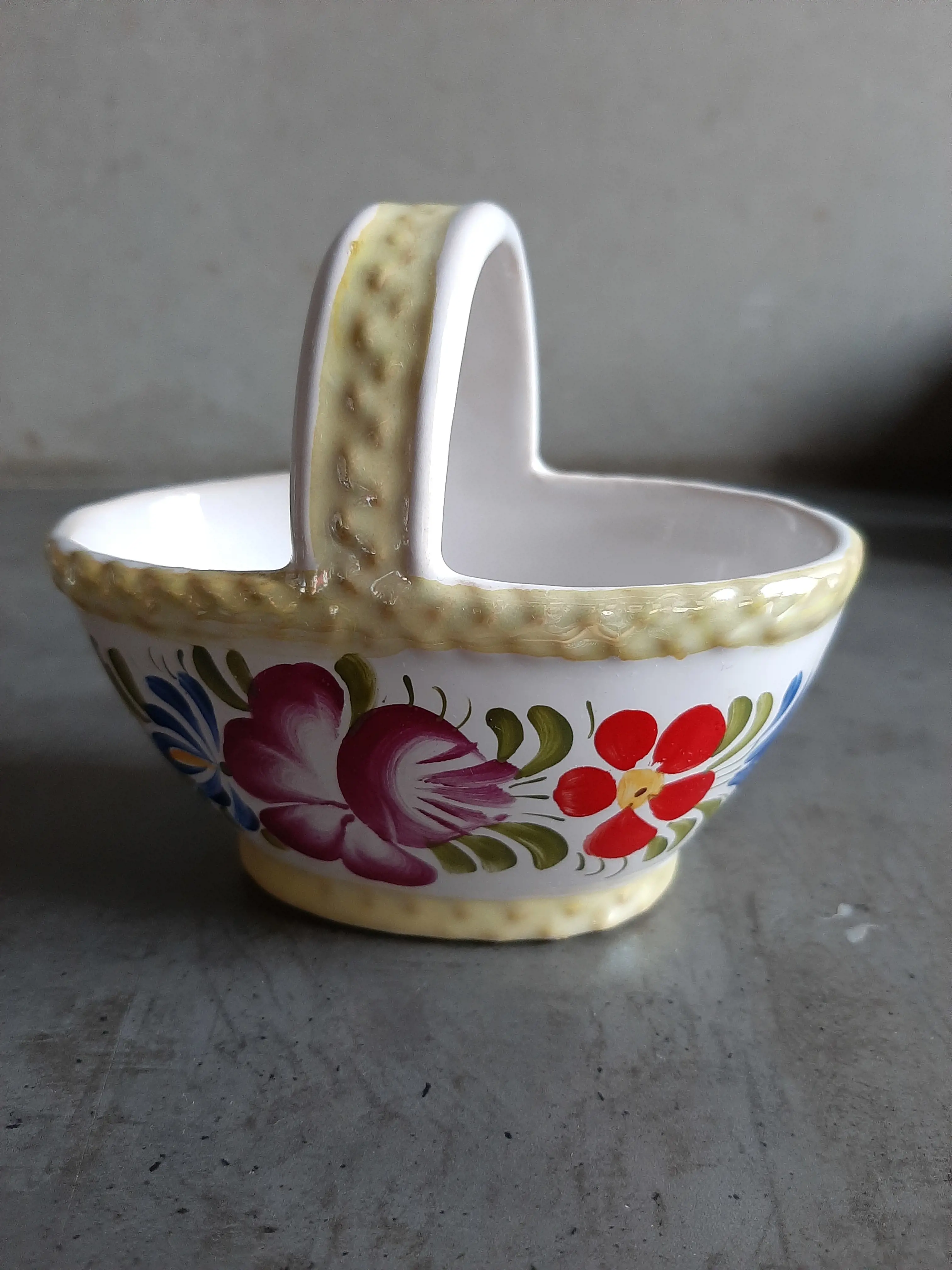 Košík,keramika,10cm výška