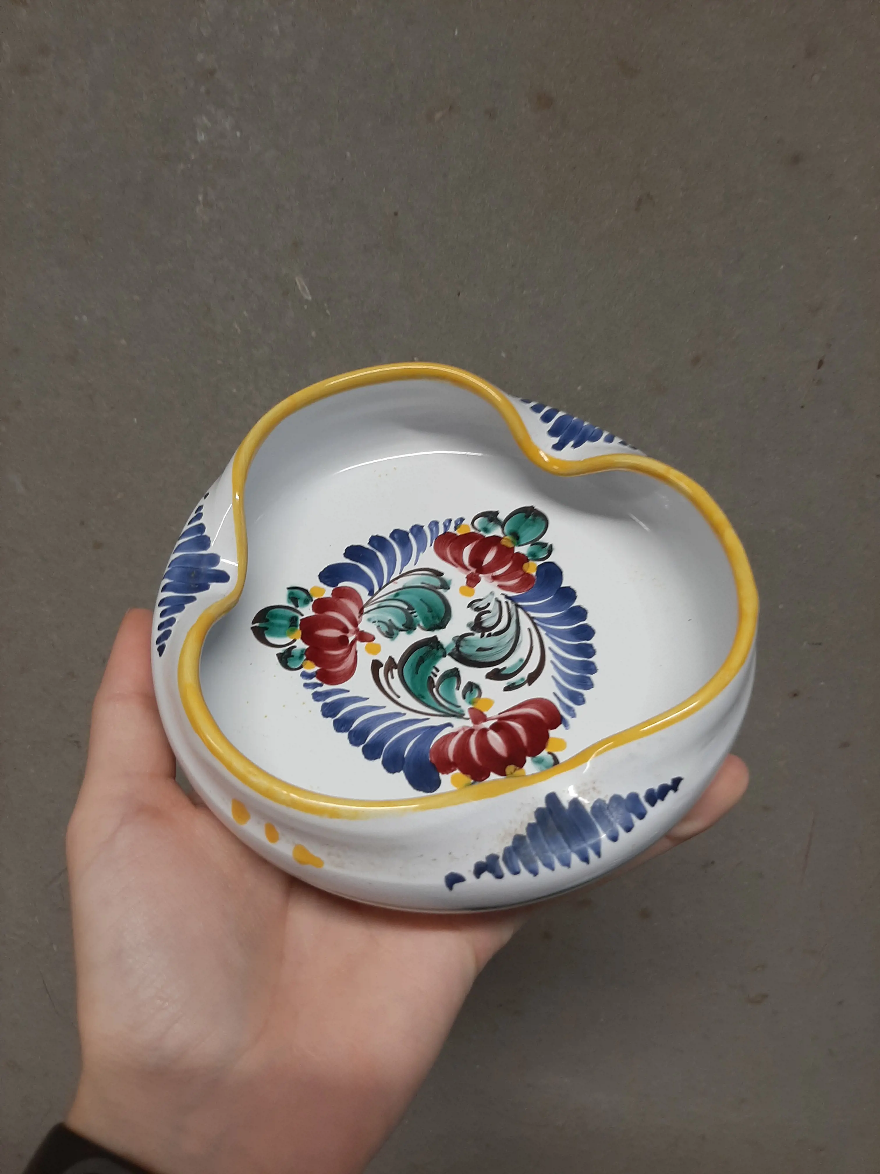 Maľovaný popolník,keramika