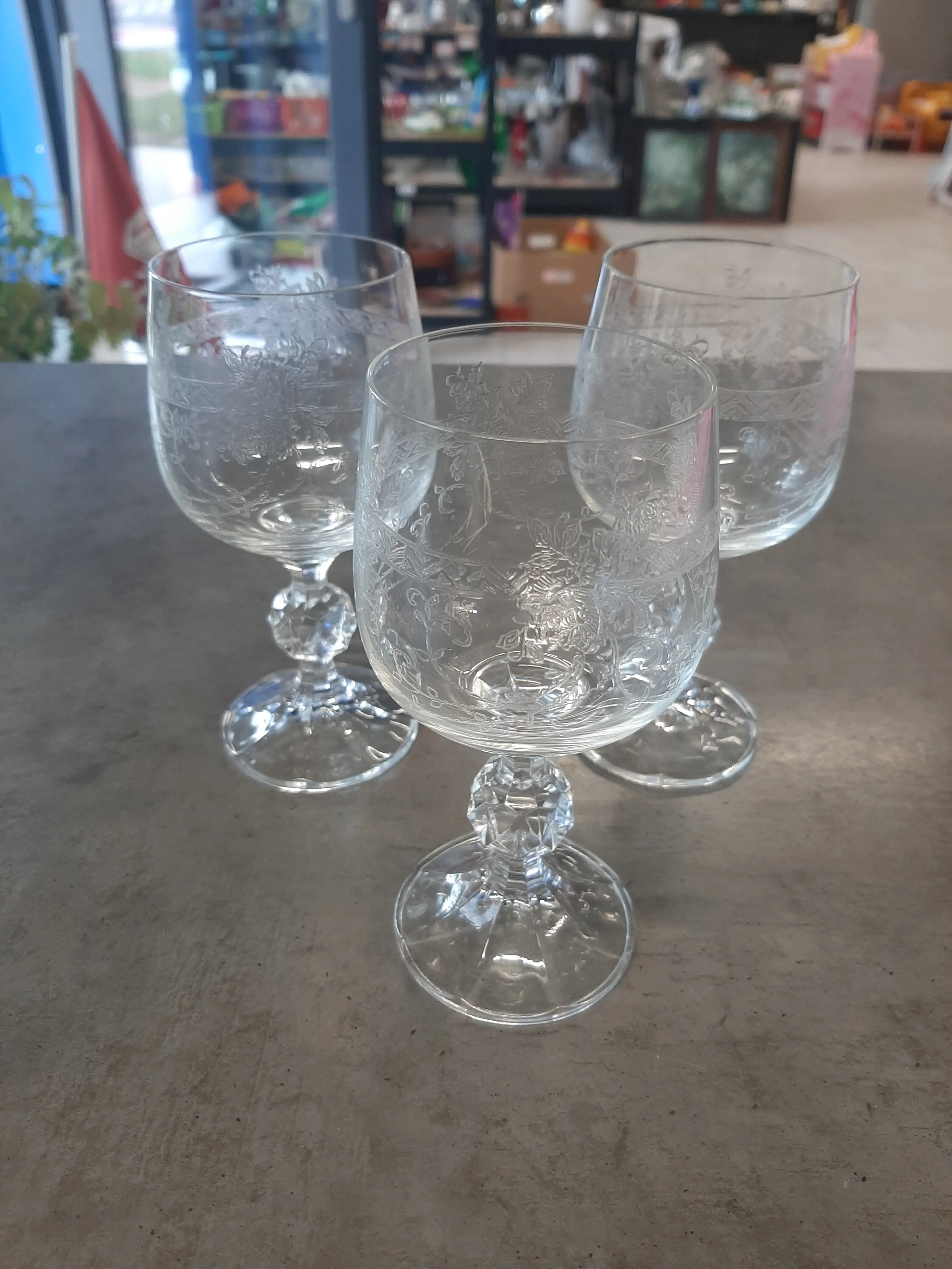 Vínové poháhe s viničovým dekórom, 3ks