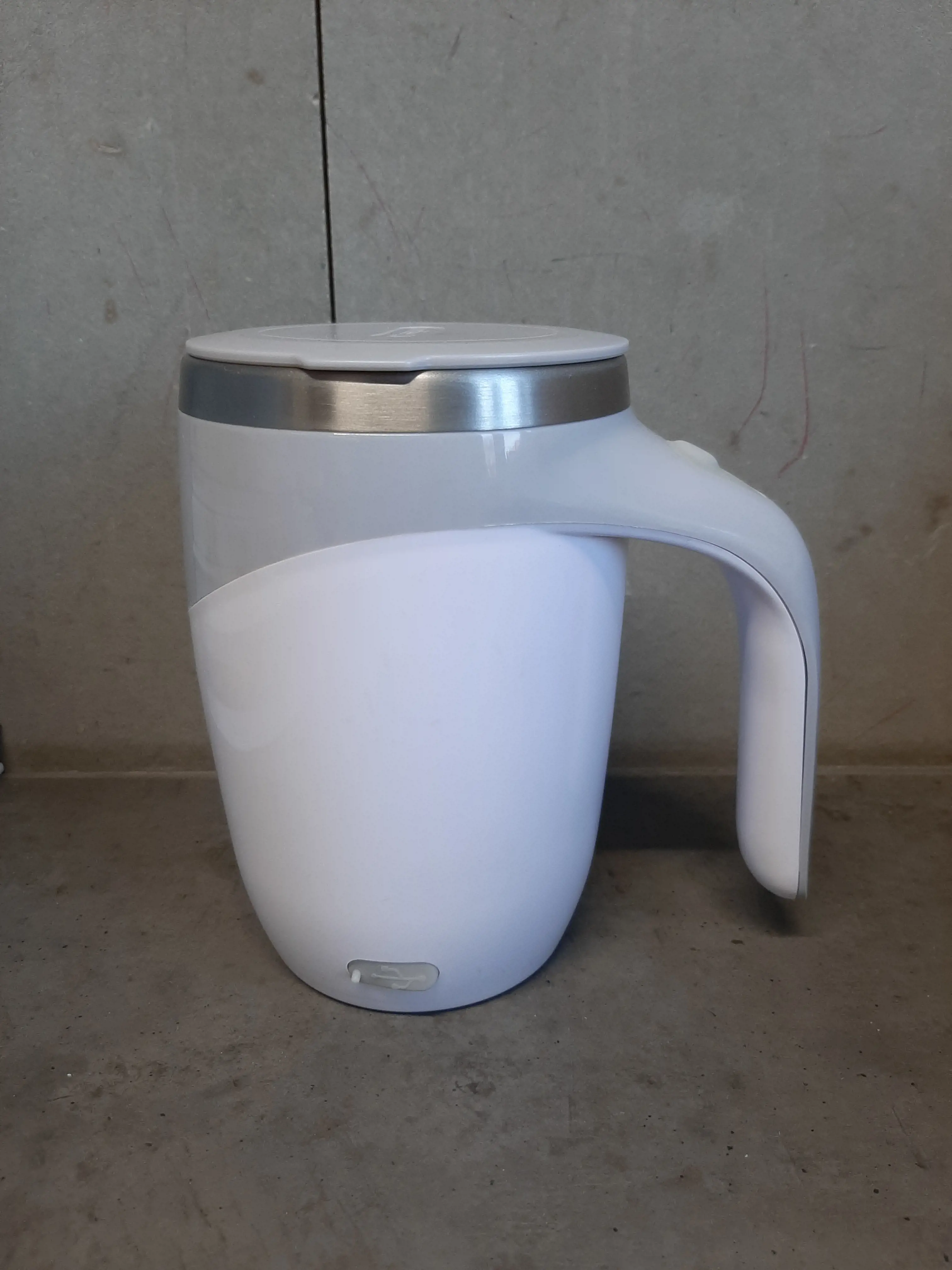 Hrnček na miešanie kávy