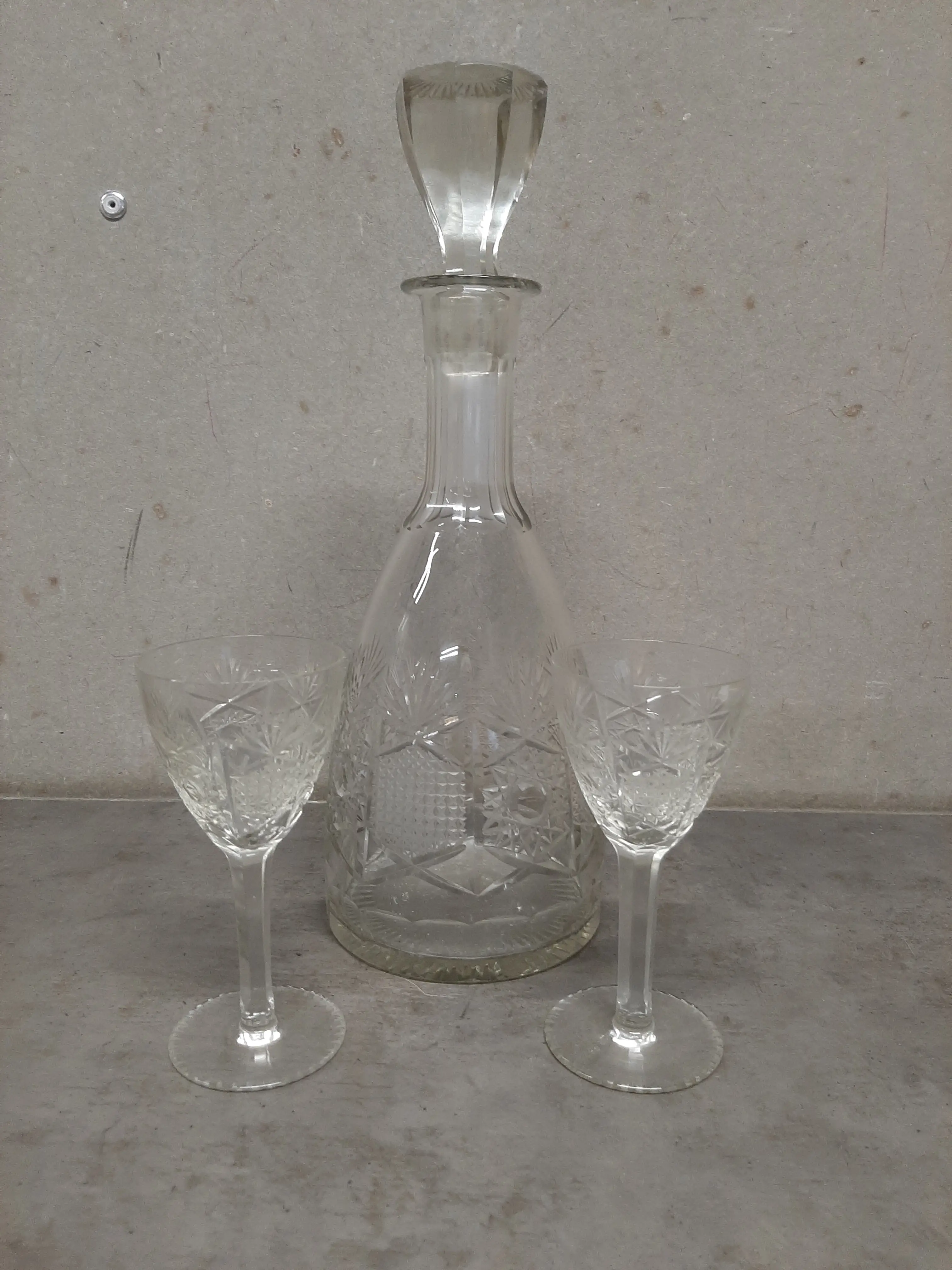 Karafa a dva poháriky