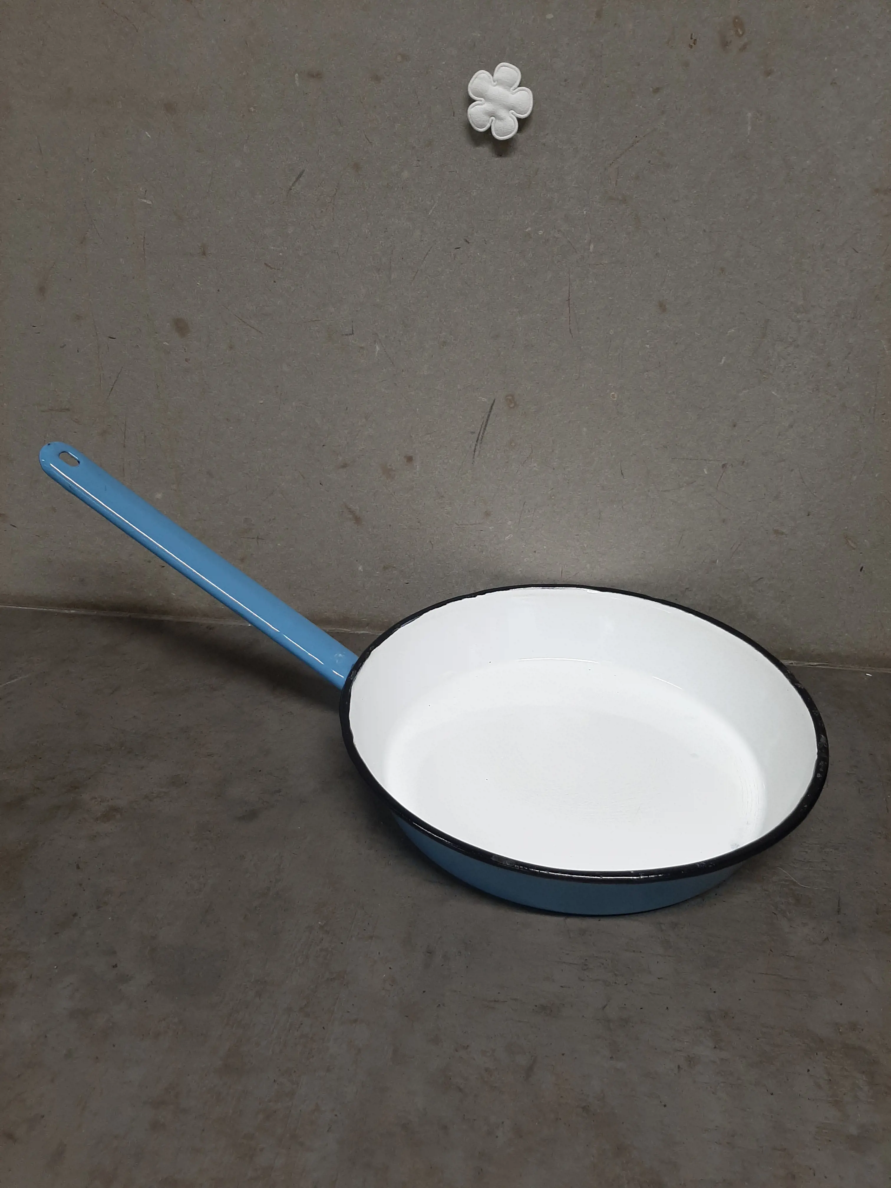 Retro modrá panvica, nepoužitá