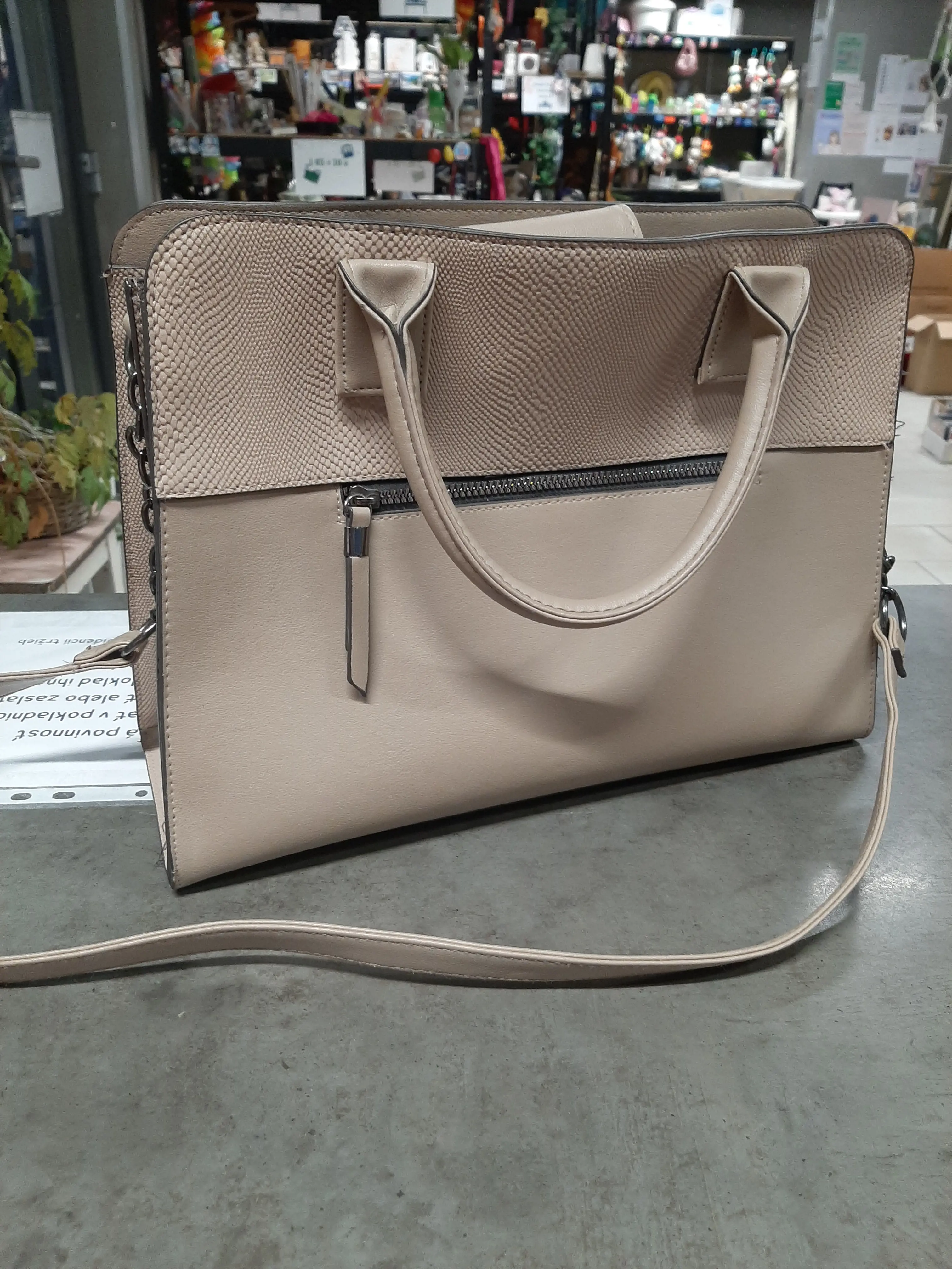 Dámska kabelka,bledobežová