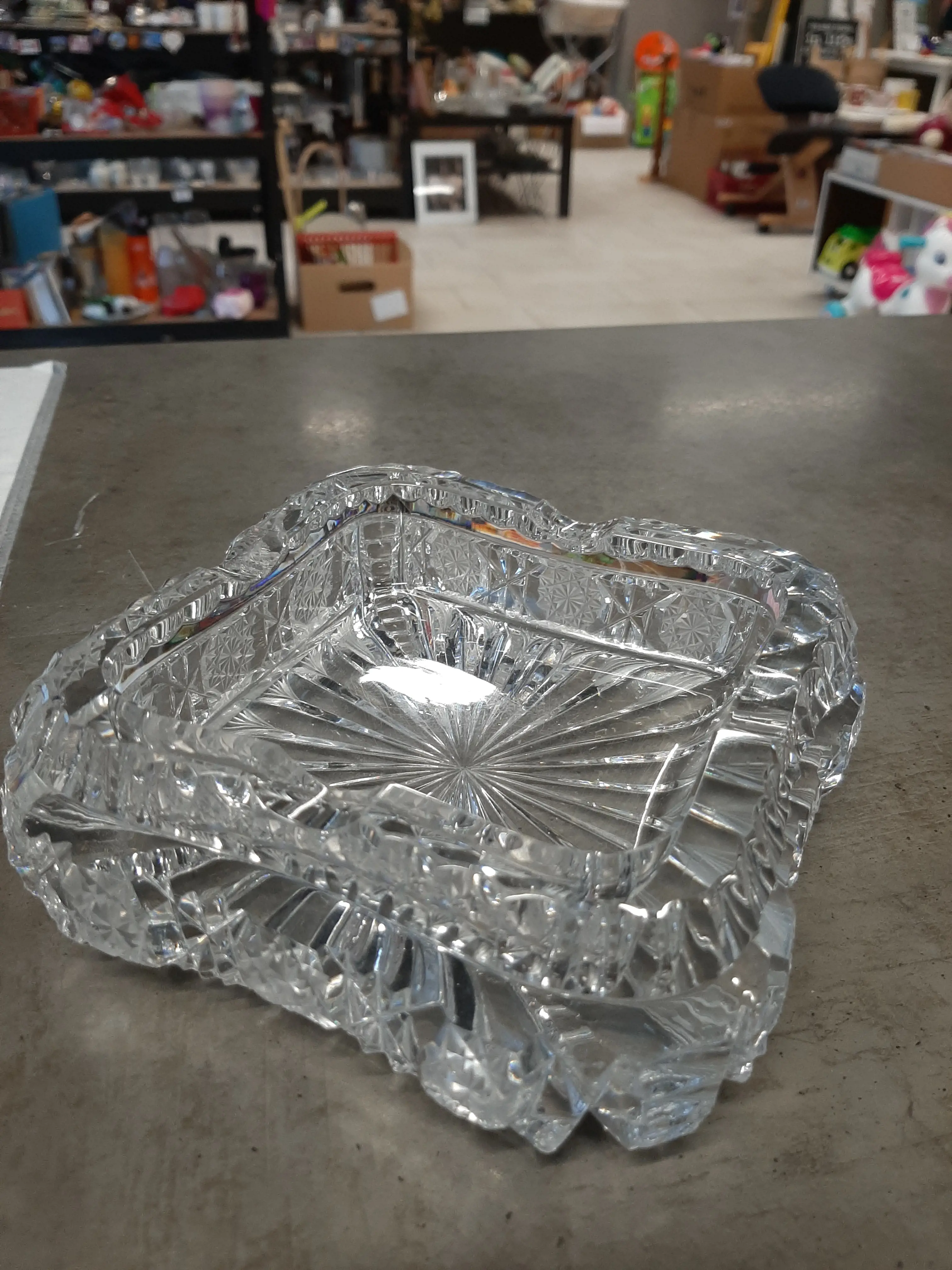 Masívny brúsený popoĺník