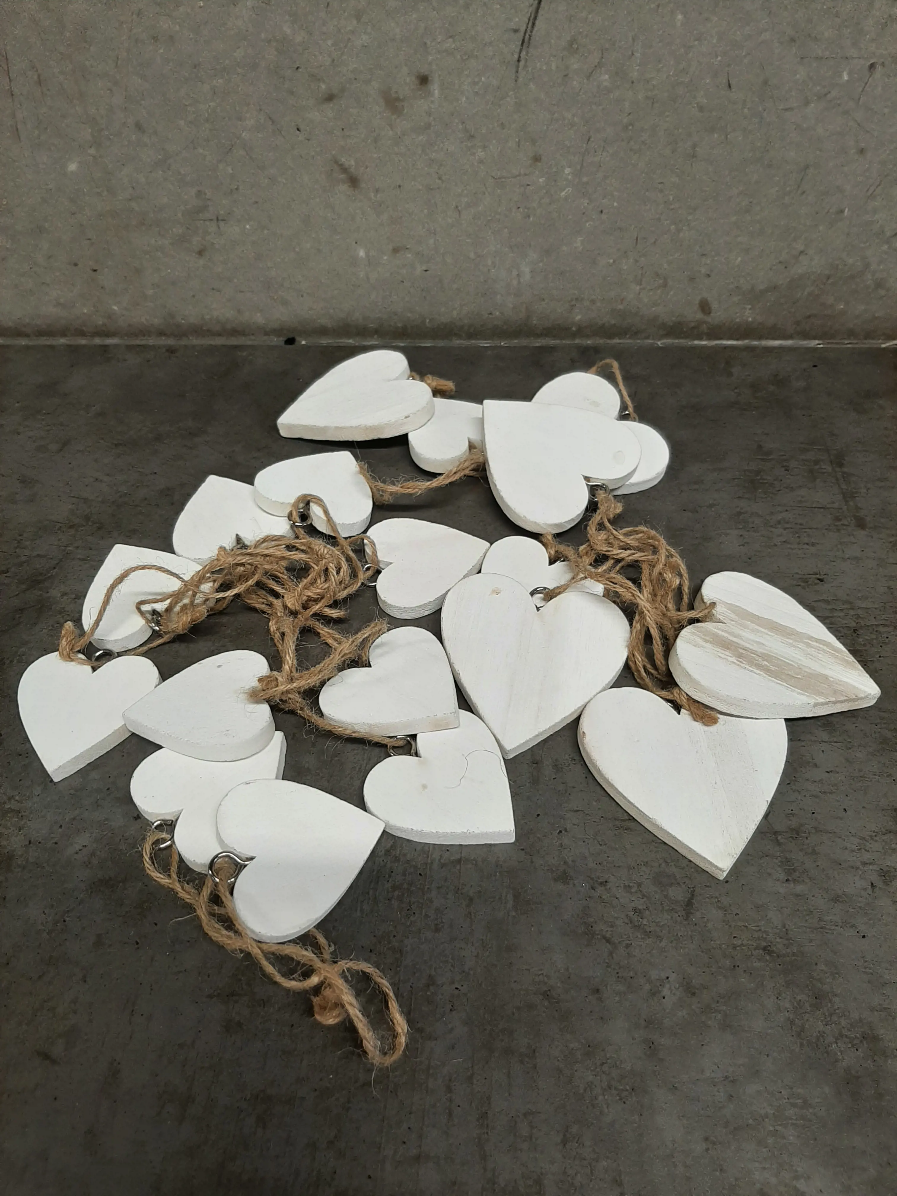 Drevené dekoratívne srdiečka  18ks