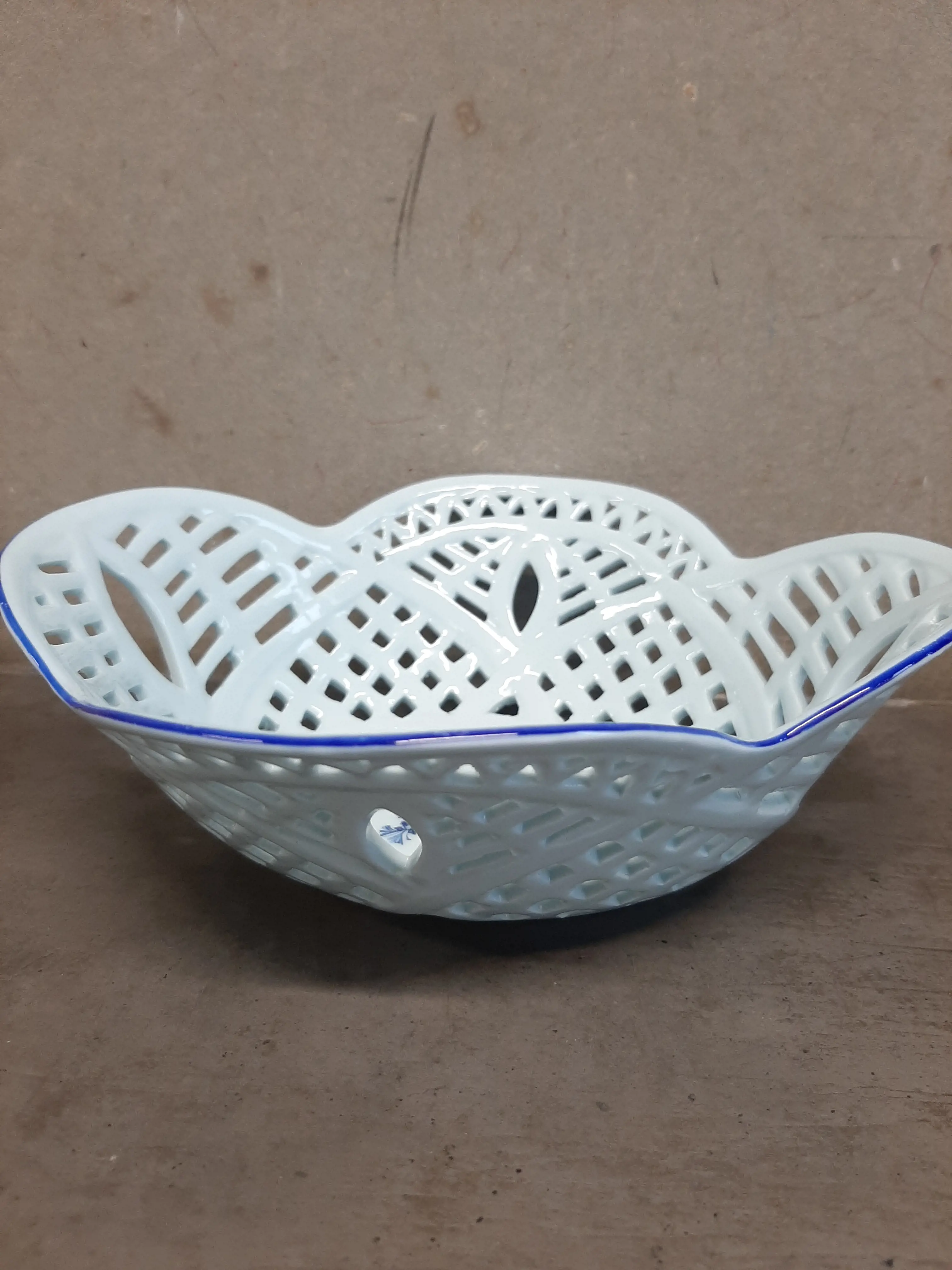 Prelamovaná porcelánova miska /košíček