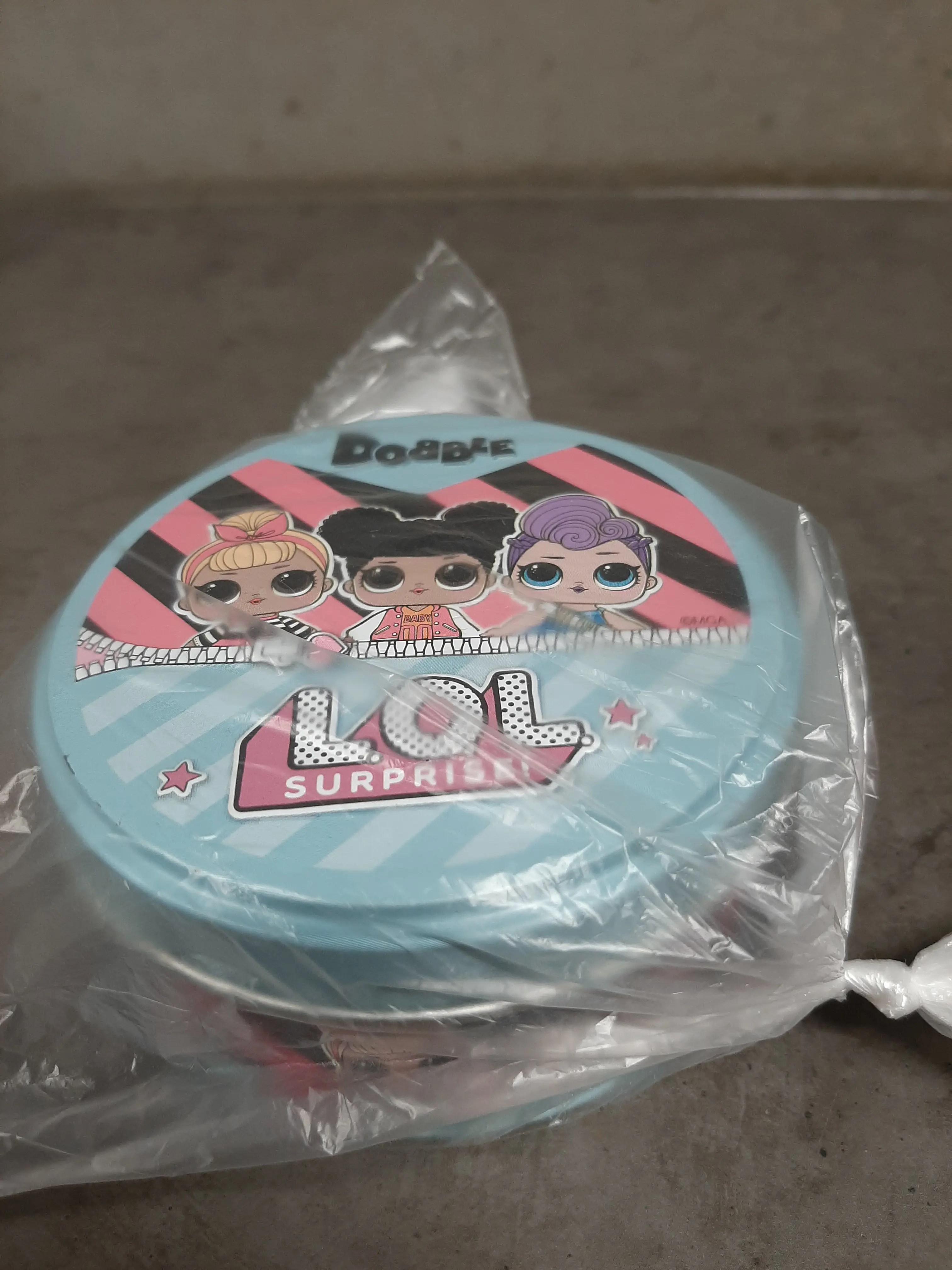 LOL dobble,komplet v plechovke