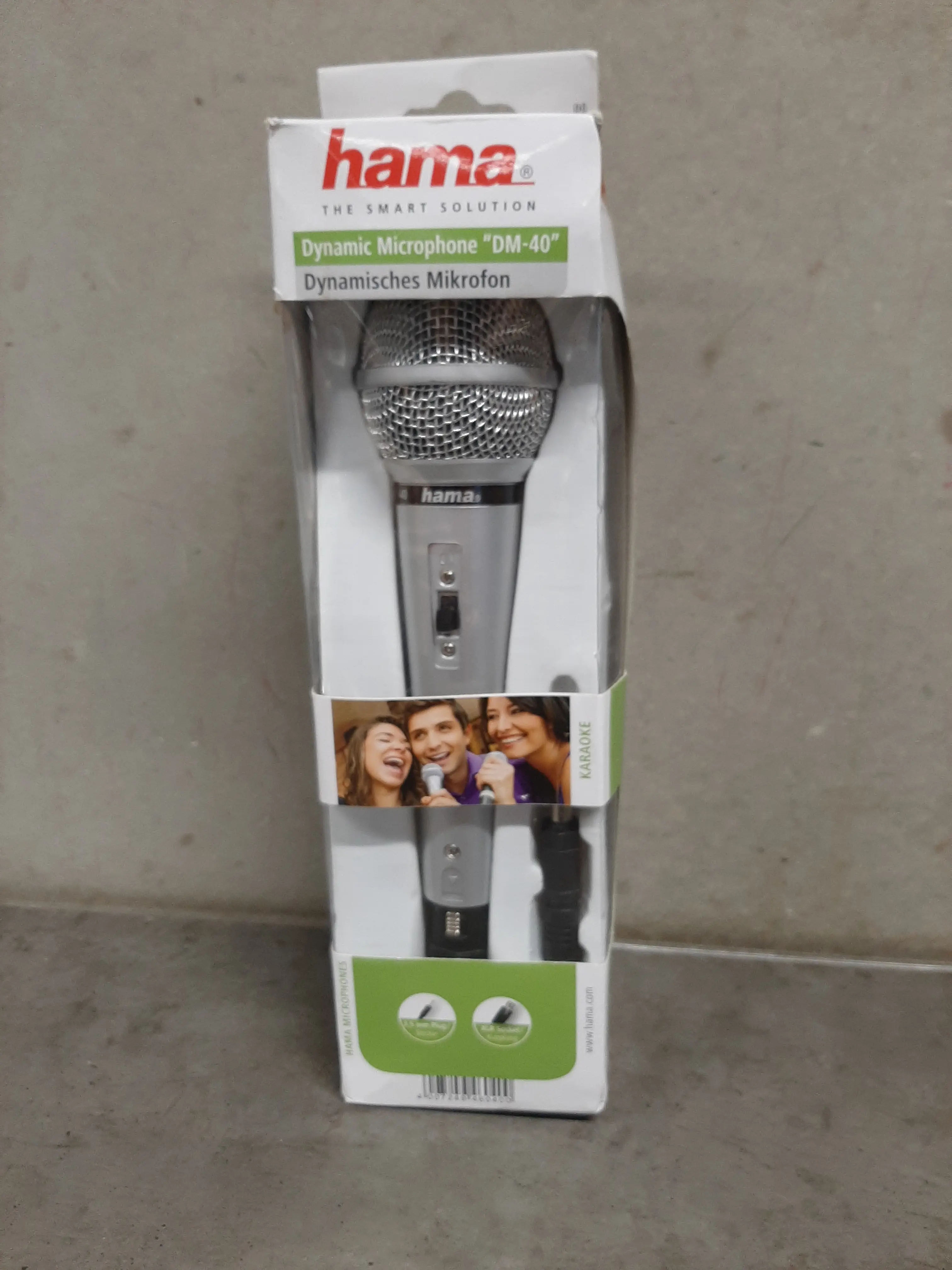 Hama mikrofón na karaoke