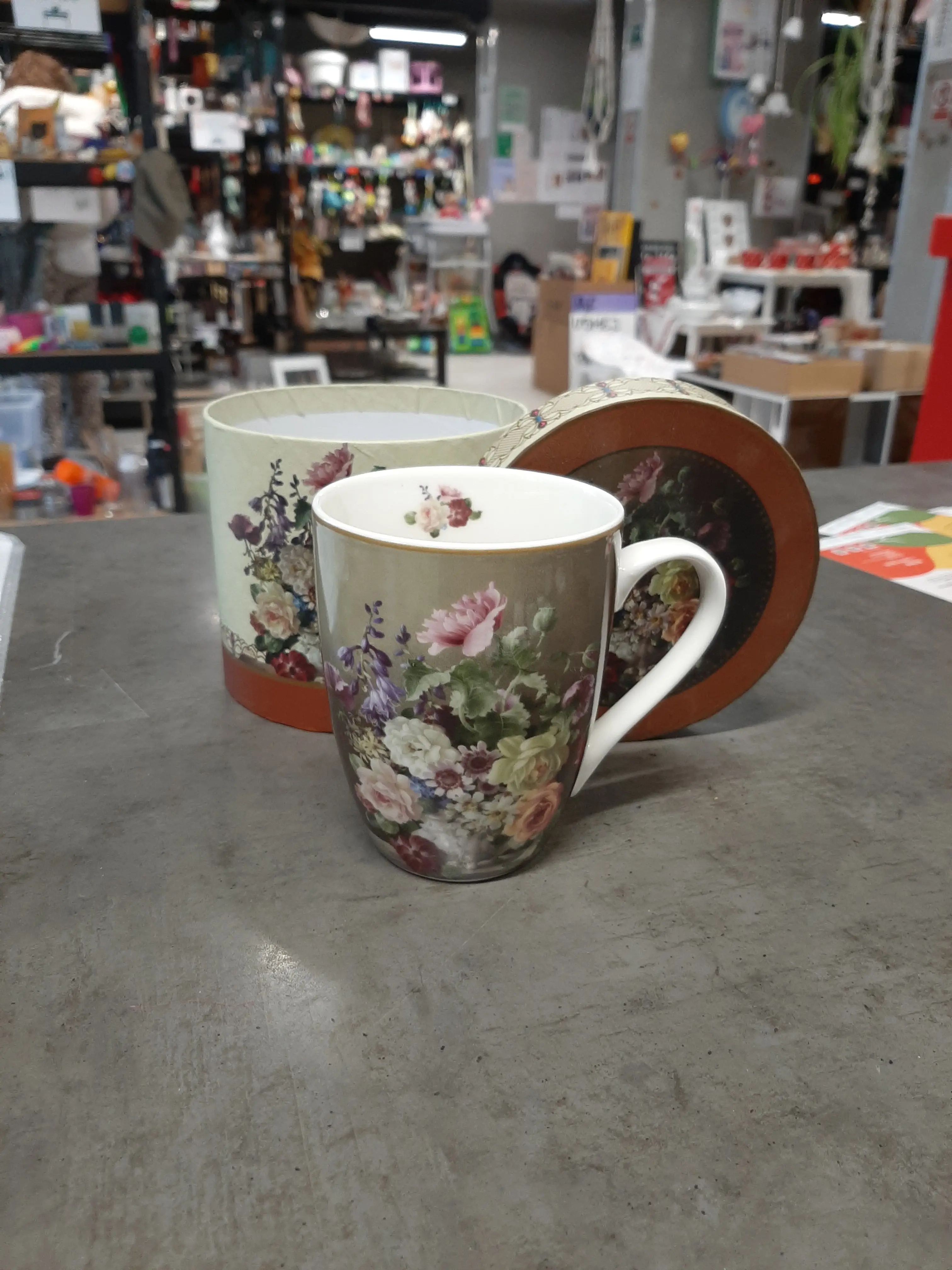 Kvetinový hrnček v krabičke, 375ml