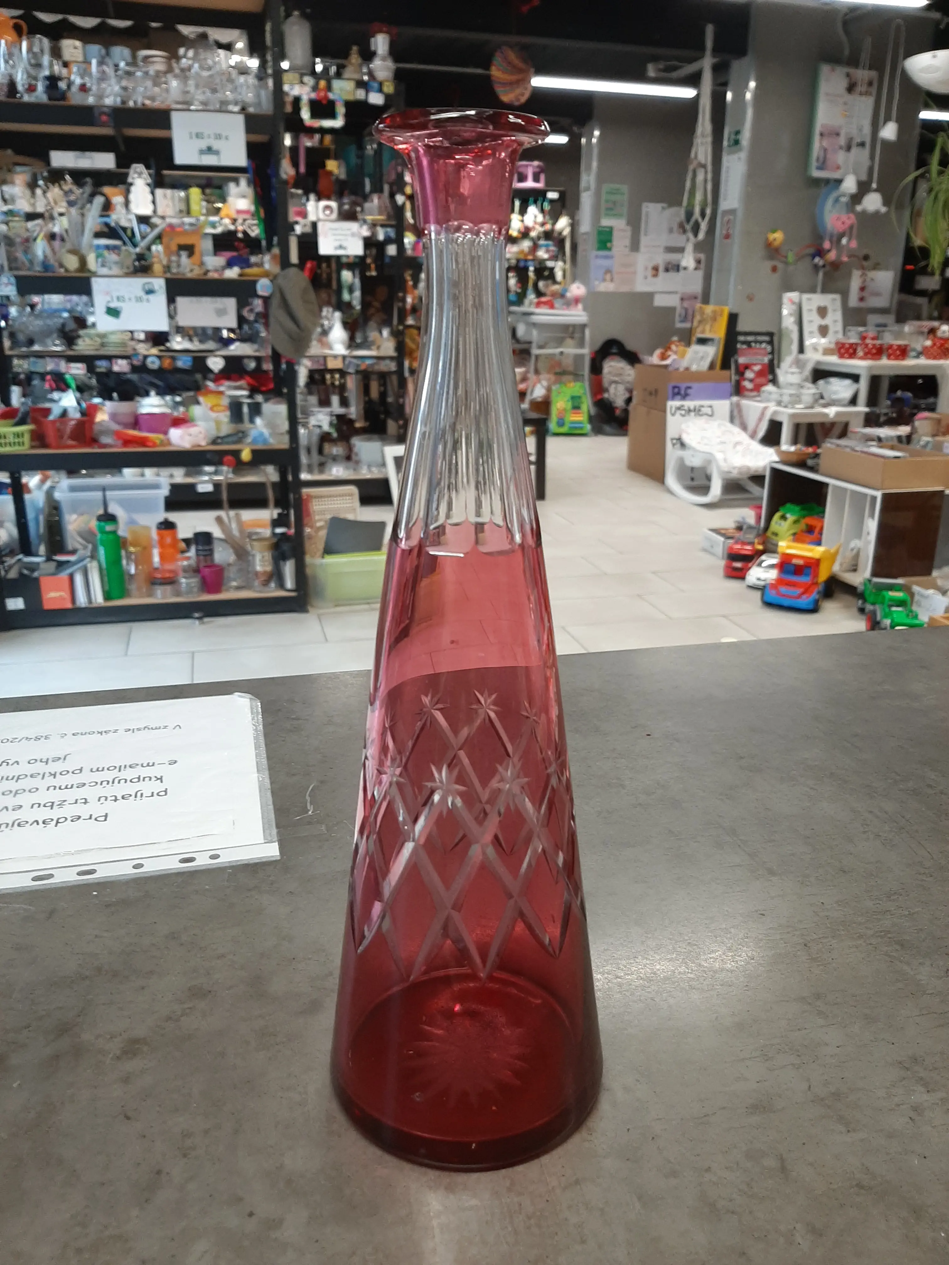 Brúsená karafa,červené sklo,32cm