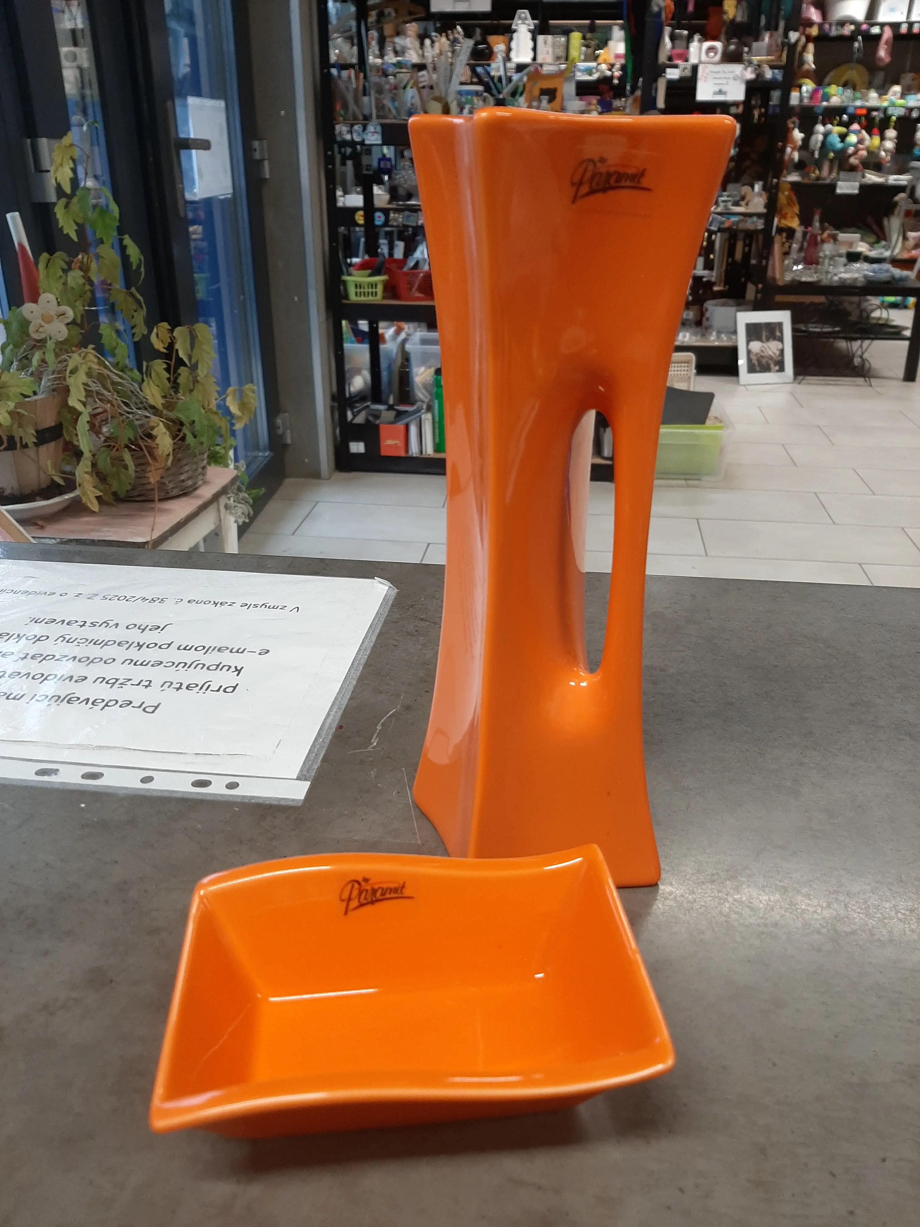 Váza a miska na pochutiny