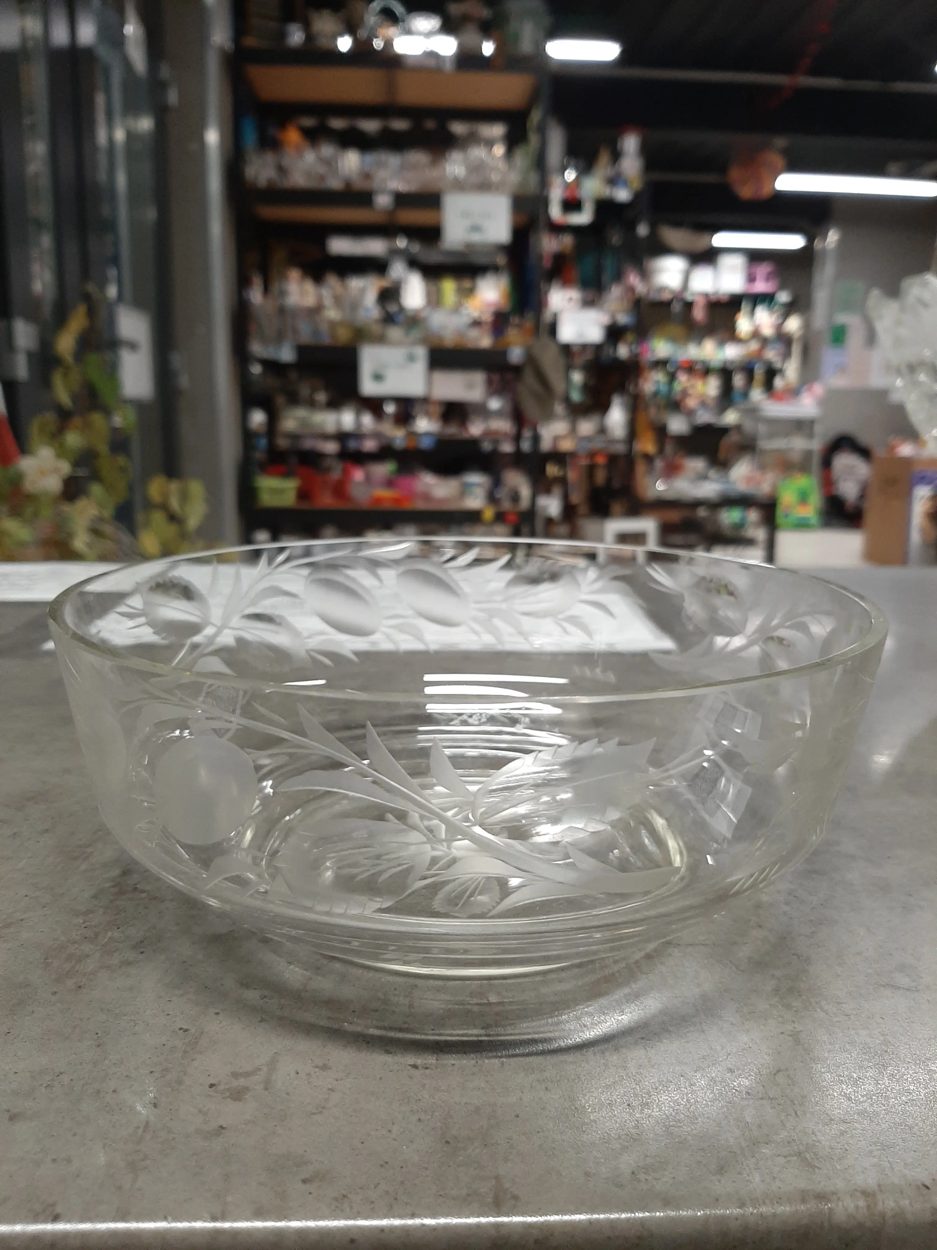 Sklenená brúsená miska,priemer 19cm