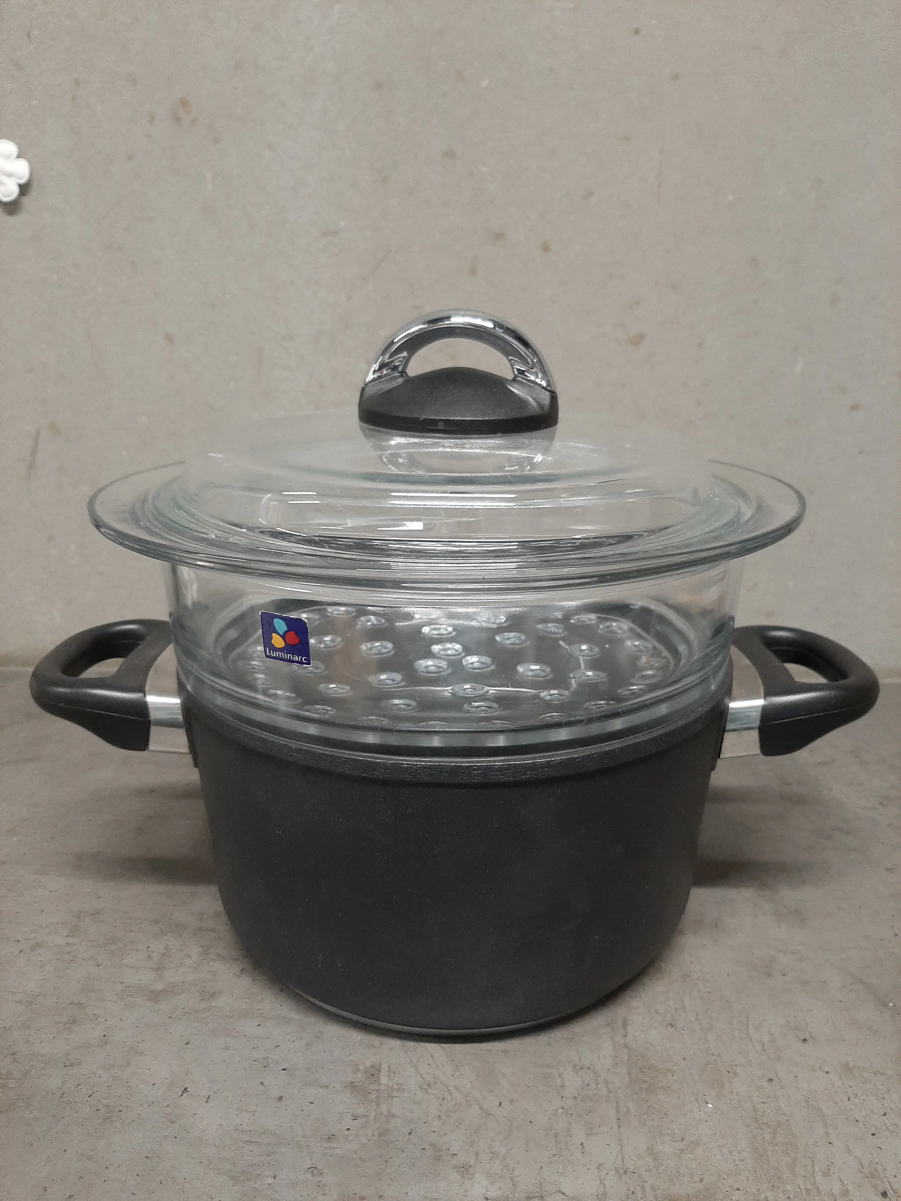 Liatinový naparovací hrniec