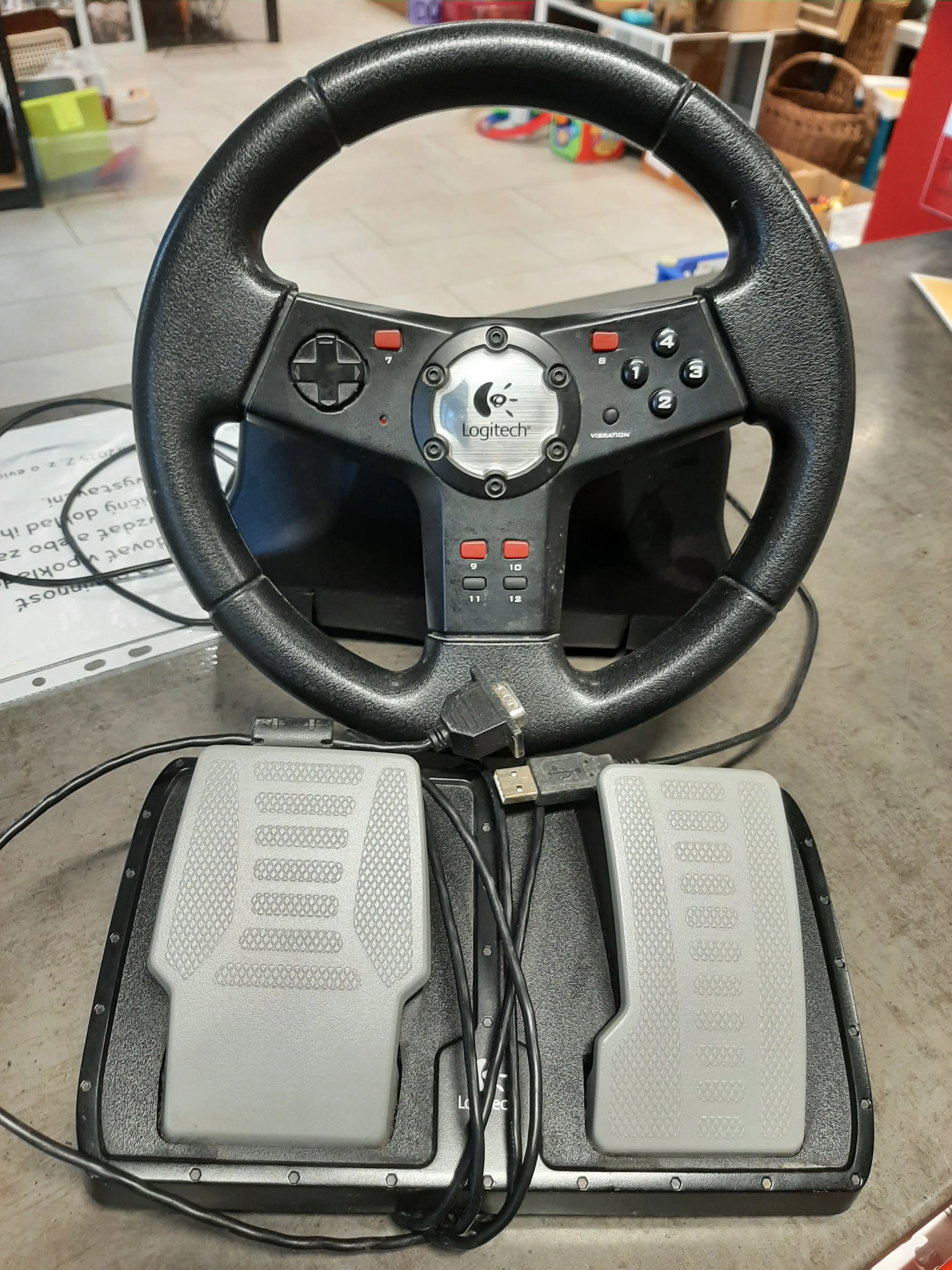 Volant logitech Feedback Wheel a pedály
