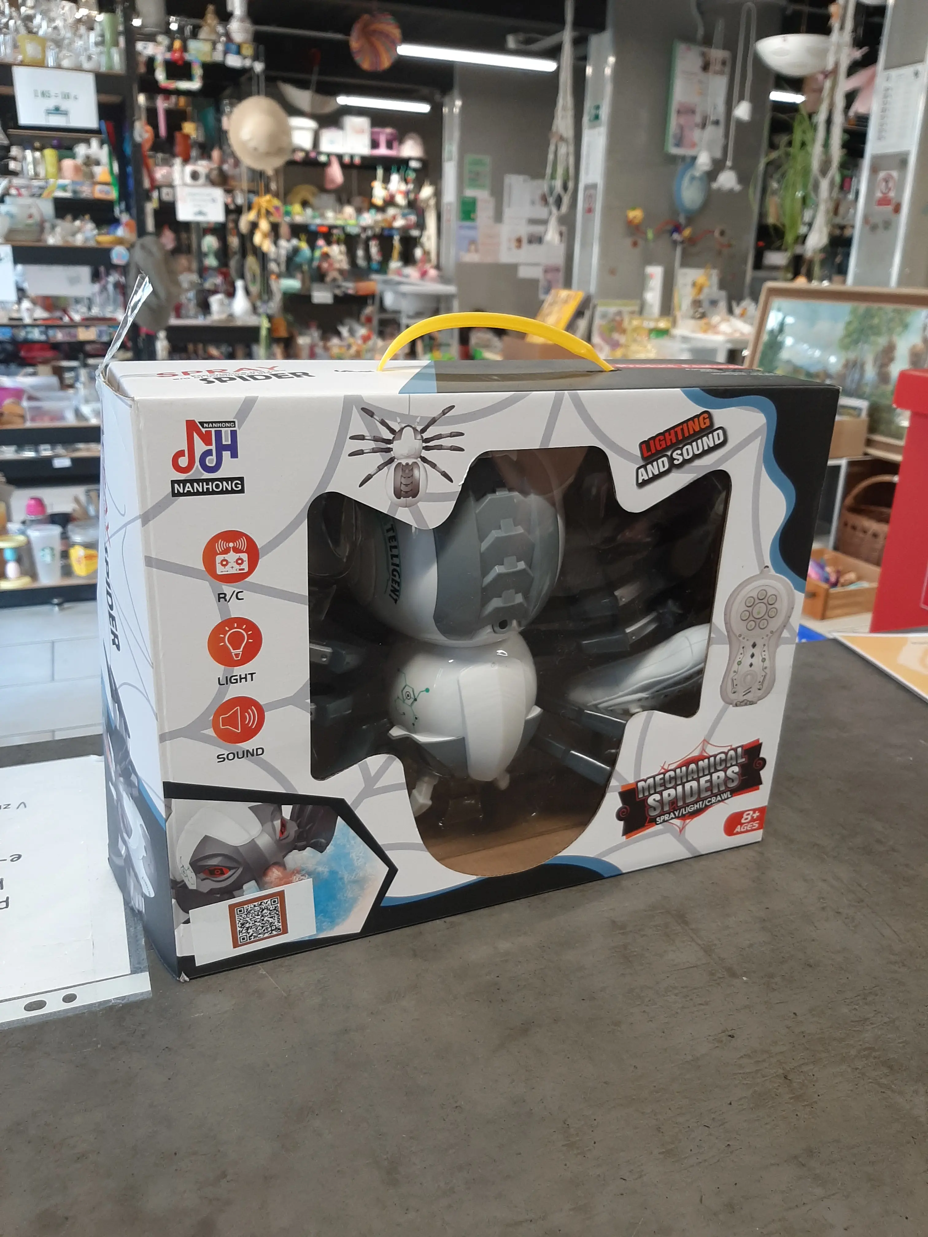 Mechanický pavúk hračka