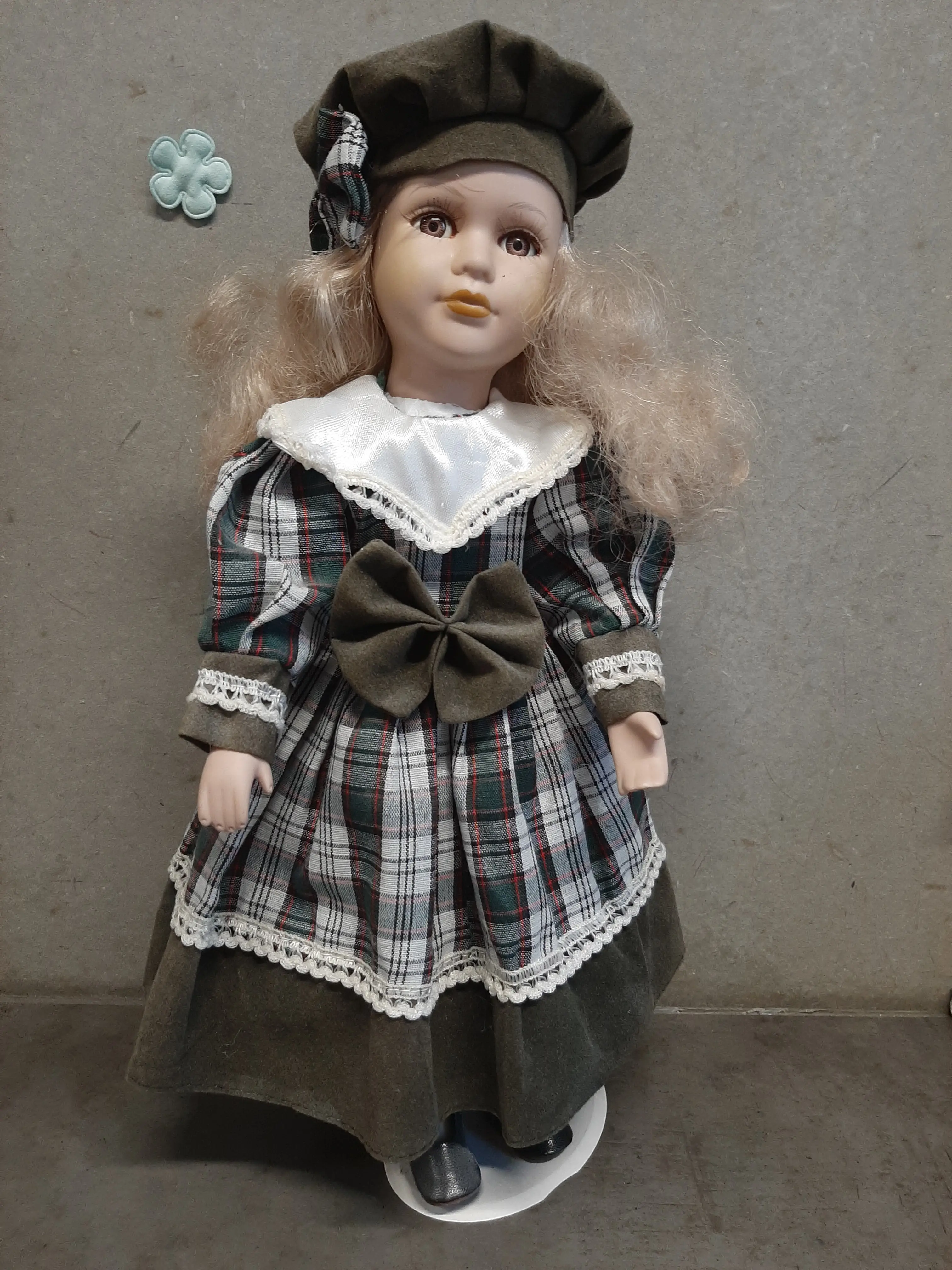 Porcelánová bábika 38cm