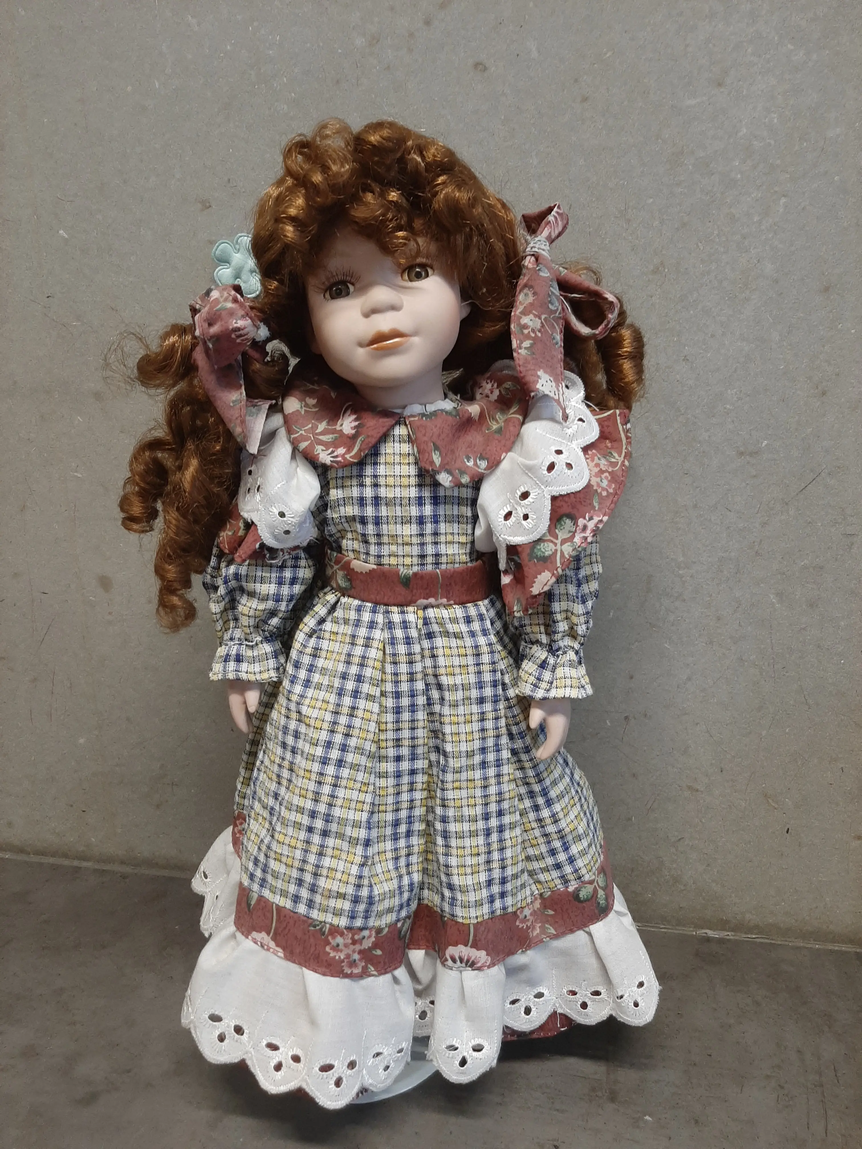 Porcelánová bábika 40 cm