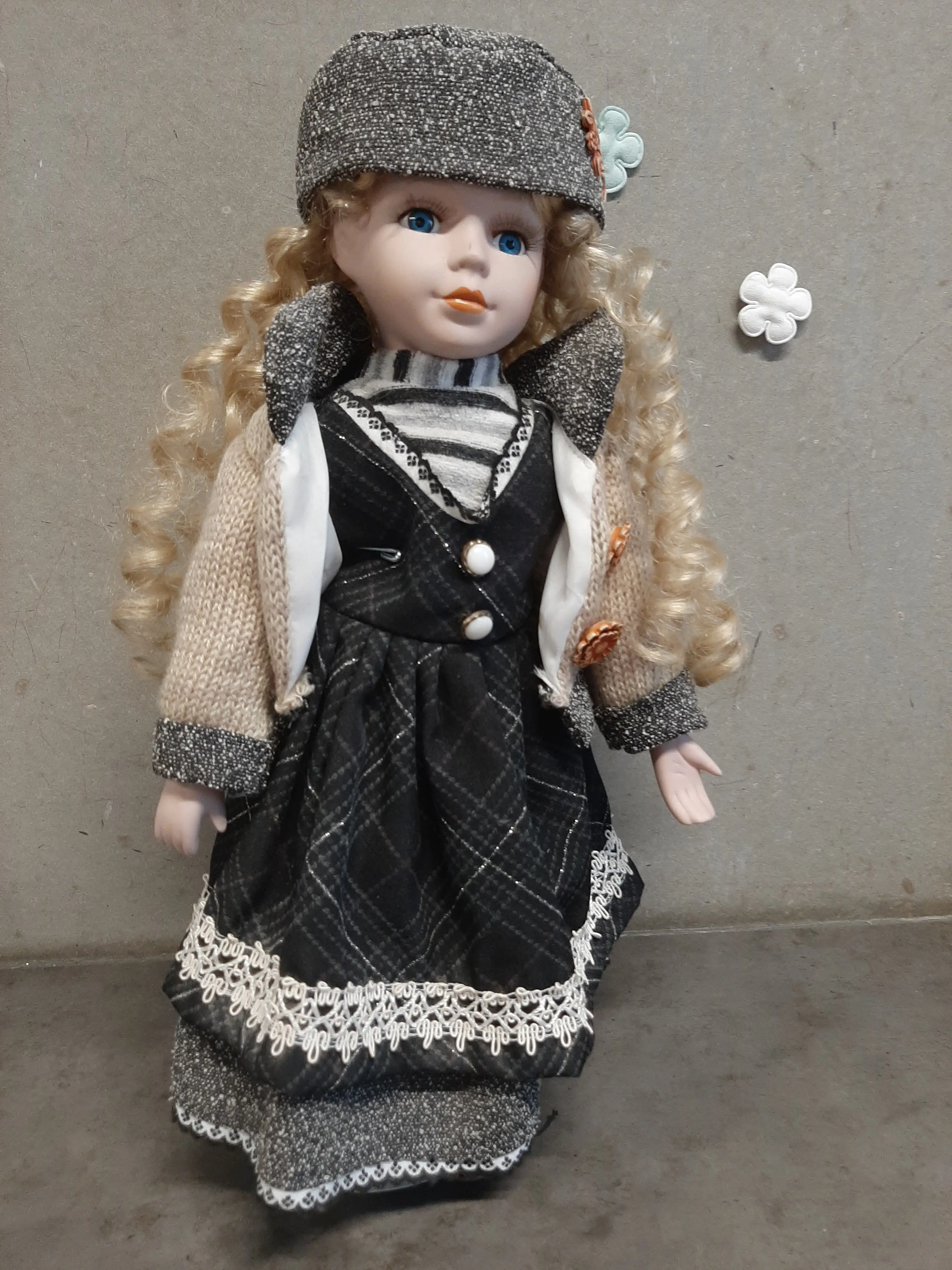 Porcelánová bábika 38cm