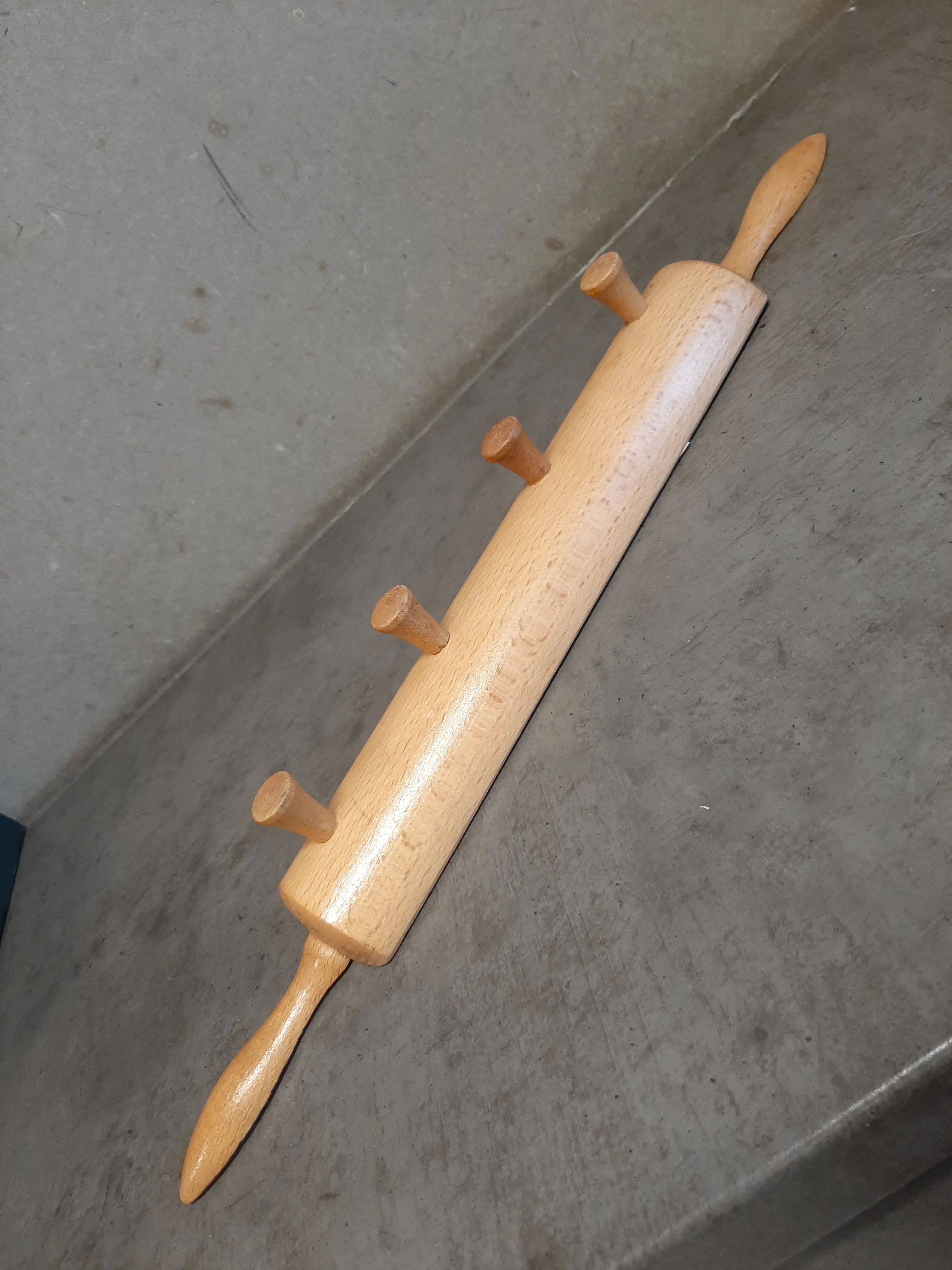 Retro vešiak,drevený